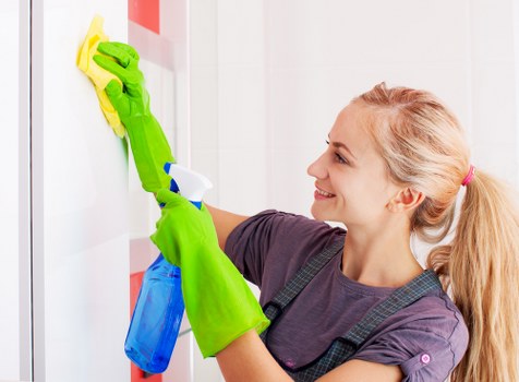 Professional move out cleaning service for an Enfield rental property